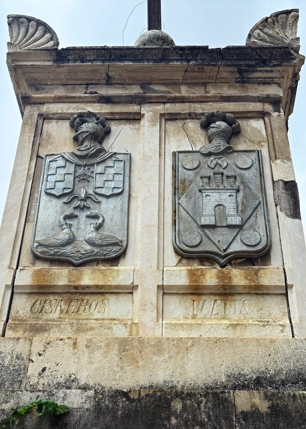 Stone carved coats of arms of Cisneros and Mena families, showing the two swans